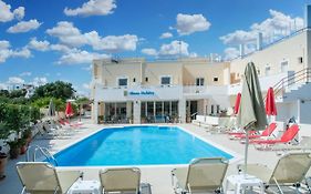 Hiona Holiday Hotel